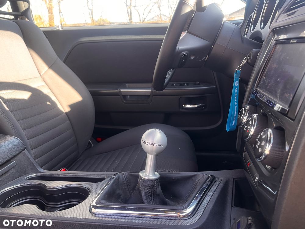 Dodge Challenger - 11