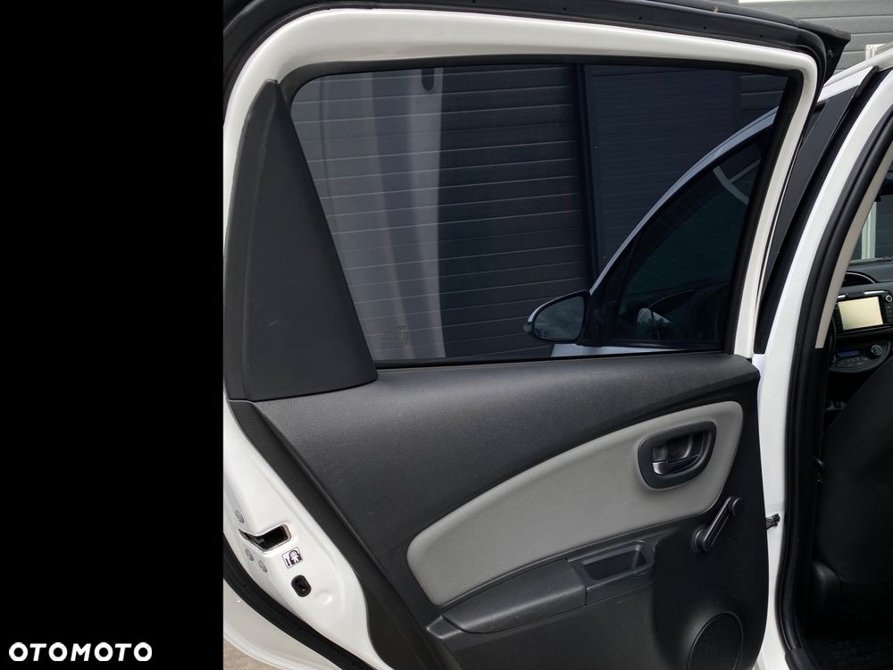 Toyota Yaris Hybrid 100 Premium - 17