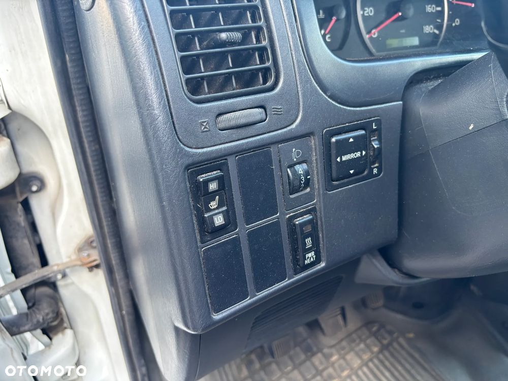 Toyota HIACE - 15