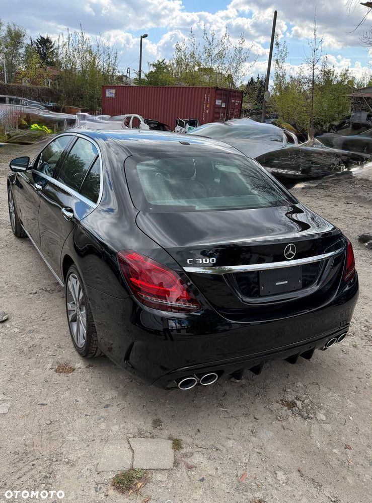 Mercedes-Benz Klasa C 300 4Matic 9G-TRONIC AMG Line - 11