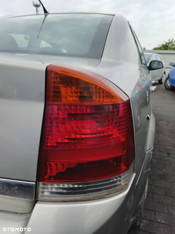 Opel Vectra C 02-06 LAMPA PRAWA TYLNA TYŁ