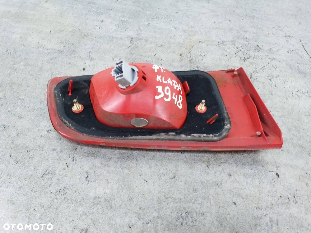 LAMPA TYLNA PRAWA W KLAPE MAZDA 2 I 3M71-13547-AF HATCHBACK - 5