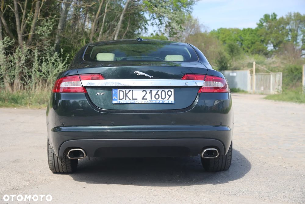 Jaguar XF 2.7 V6 D Luxury - 8