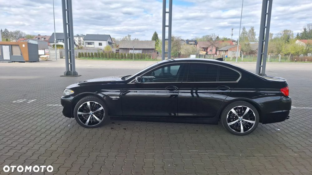 BMW Seria 5 525d xDrive Sport-Aut - 4