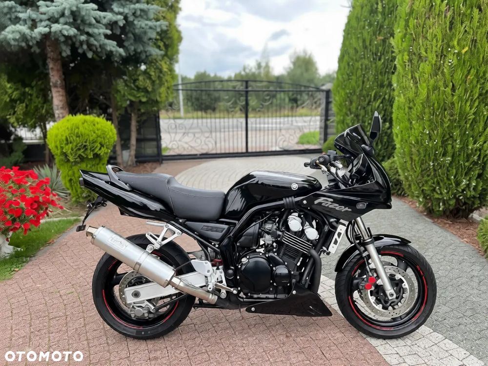 Yamaha FZS - 1