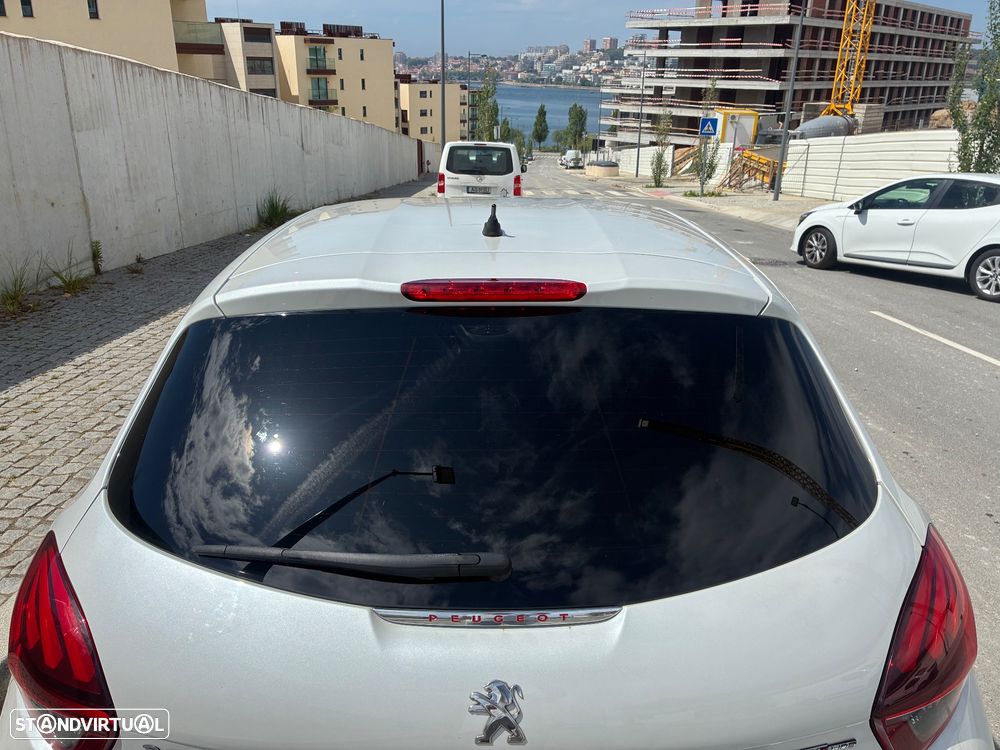 Peugeot 208 1.2 PureTech GT Line - 17