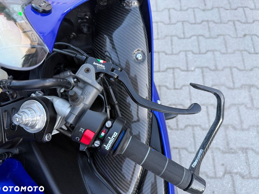 Yamaha R1 - 40