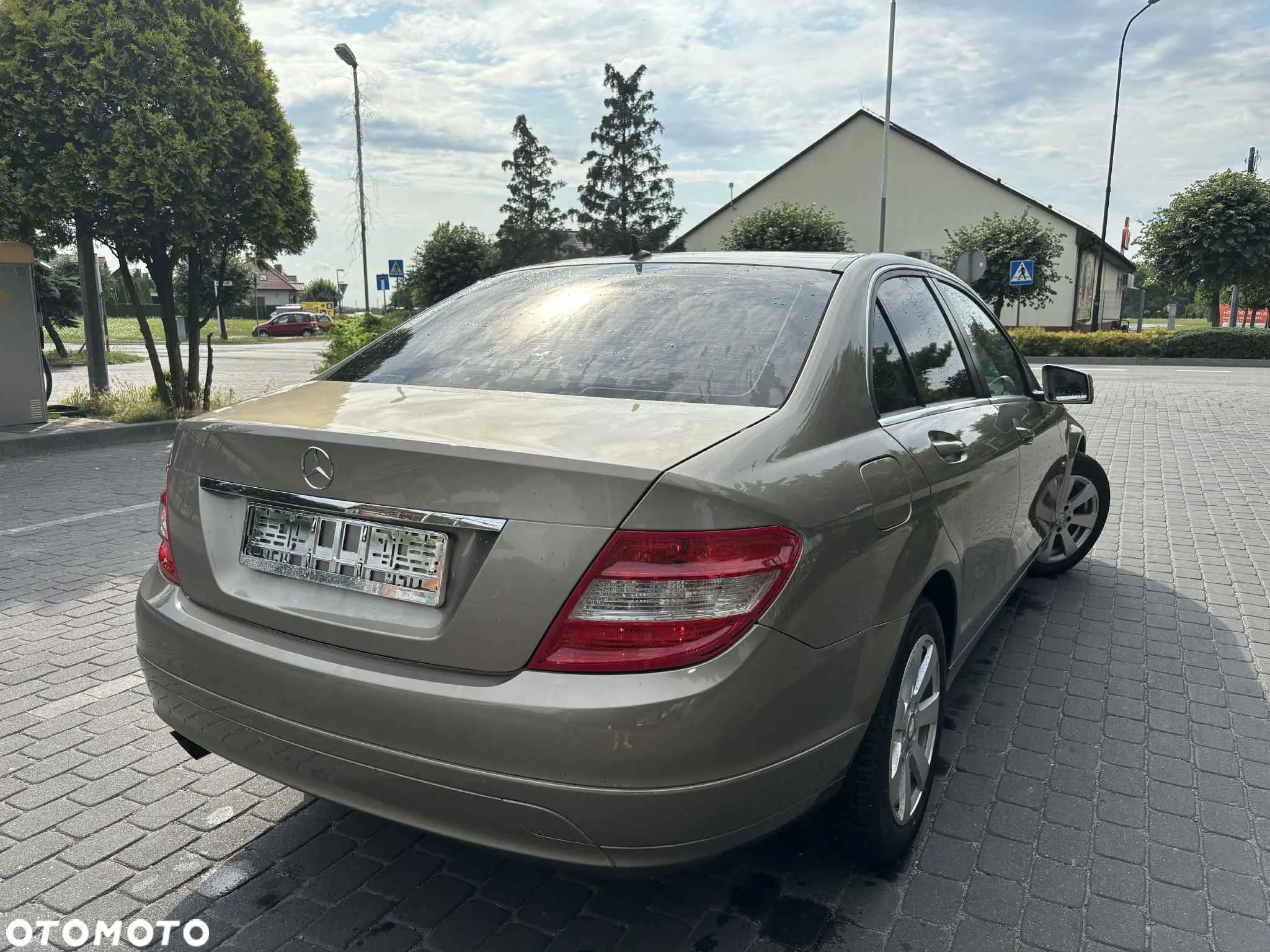 Mercedes-Benz Klasa C 180 CGI BlueEff Elegance - 11