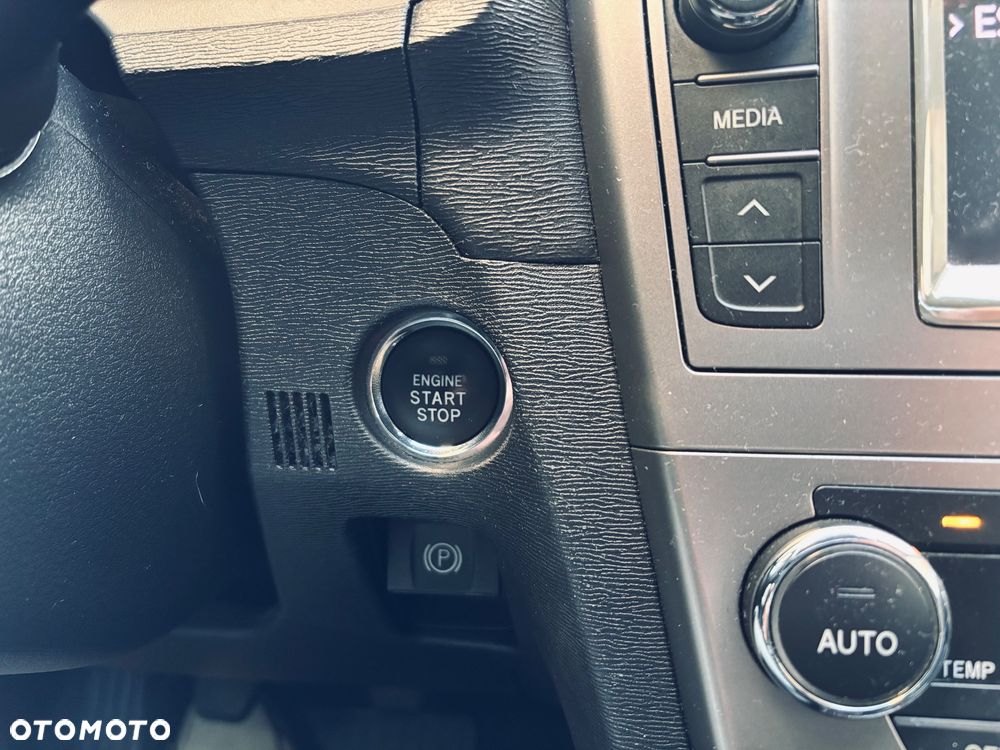 Toyota Avensis 1.8 Sol NAVI - 22