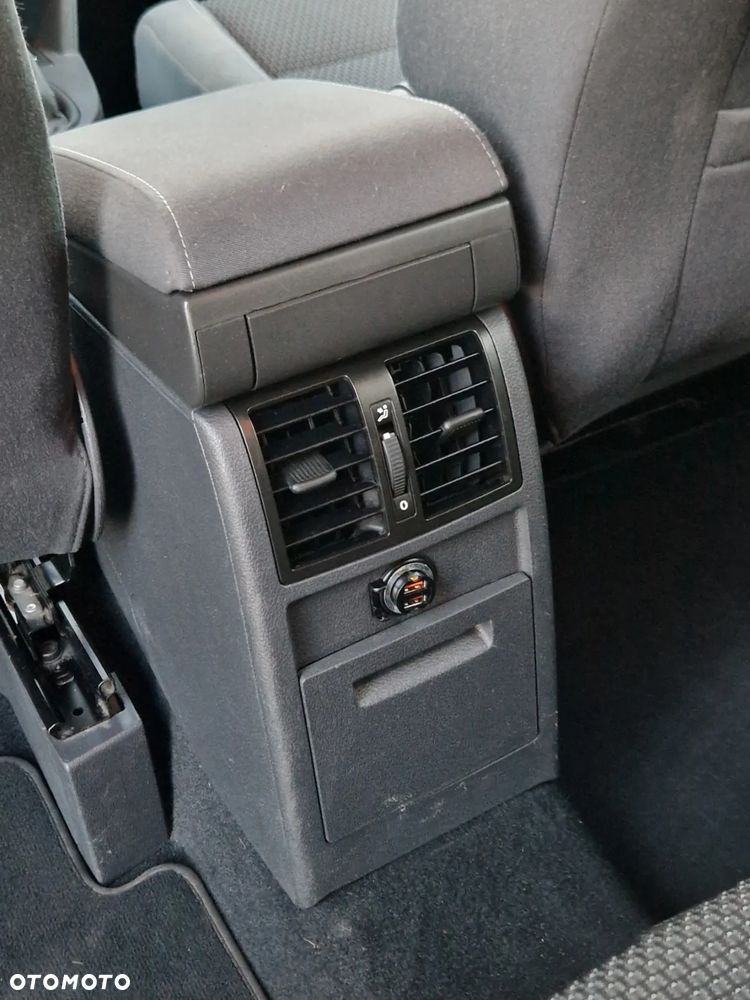 Volkswagen Touran 1.6 TDI DPF BlueMotion Technology Comfortline - 17