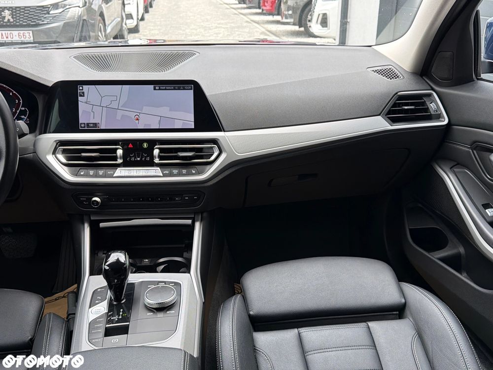 BMW Seria 3 320e Sport Line - 11
