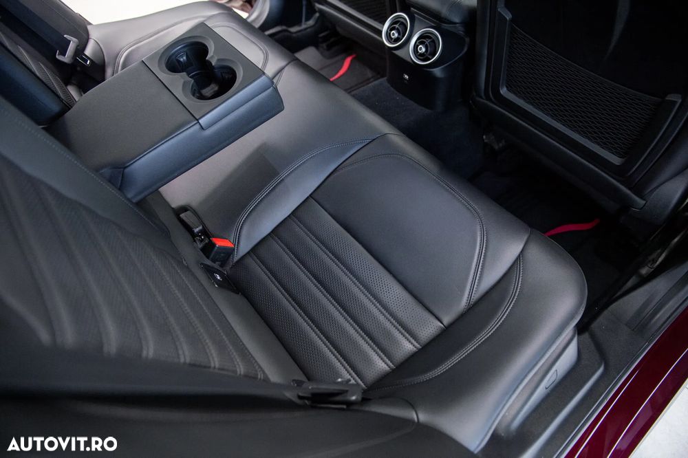 Alfa Romeo Giulia 2.0 Turbo AWD AT8 Veloce - 37