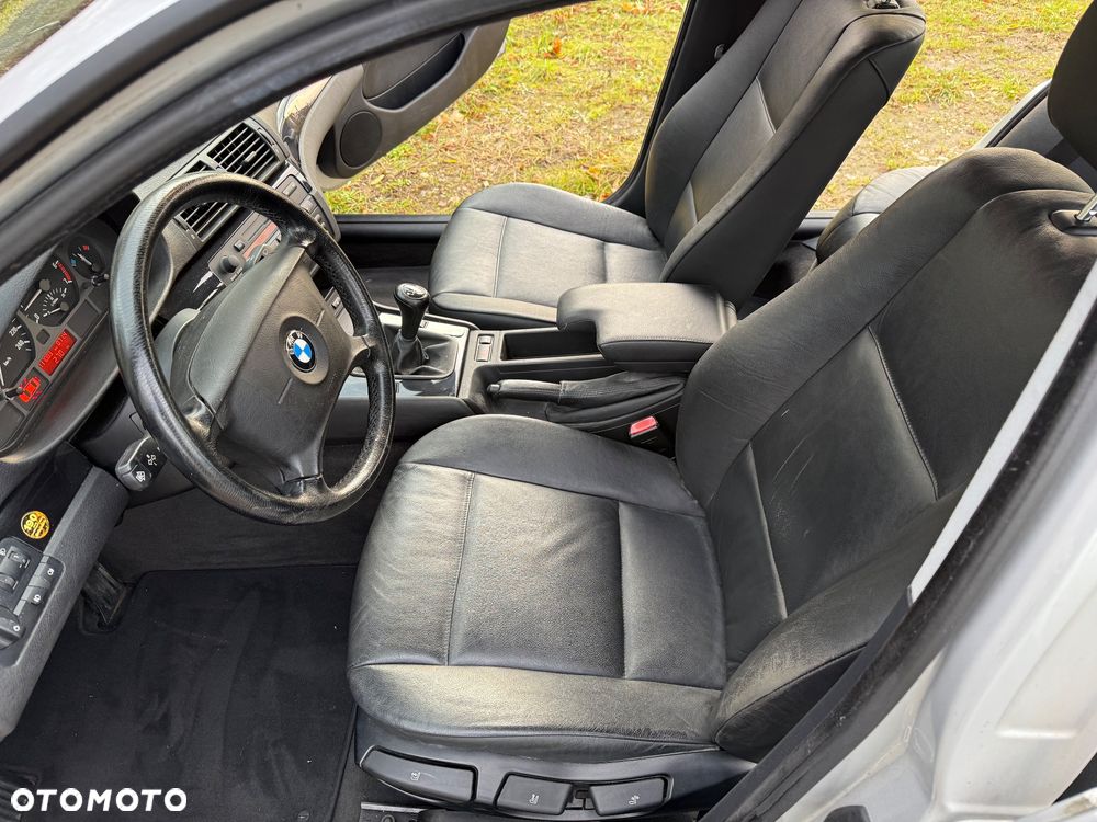 BMW Seria 3 316i - 13