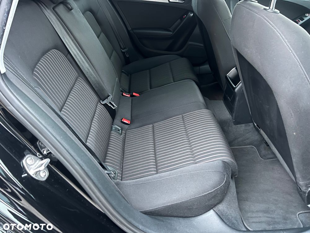 Audi A4 Avant 2.0 TDI DPF clean diesel multitronic Attraction - 31