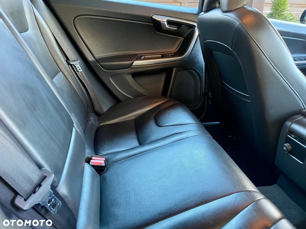 Volvo V60 Cross Country D3 Geartronic Momentum - 21