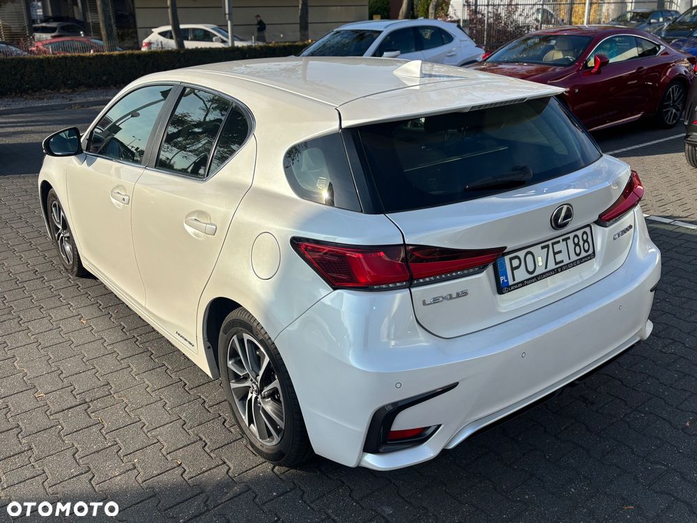 Lexus CT - 12