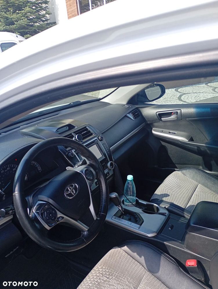 Toyota Camry - 10