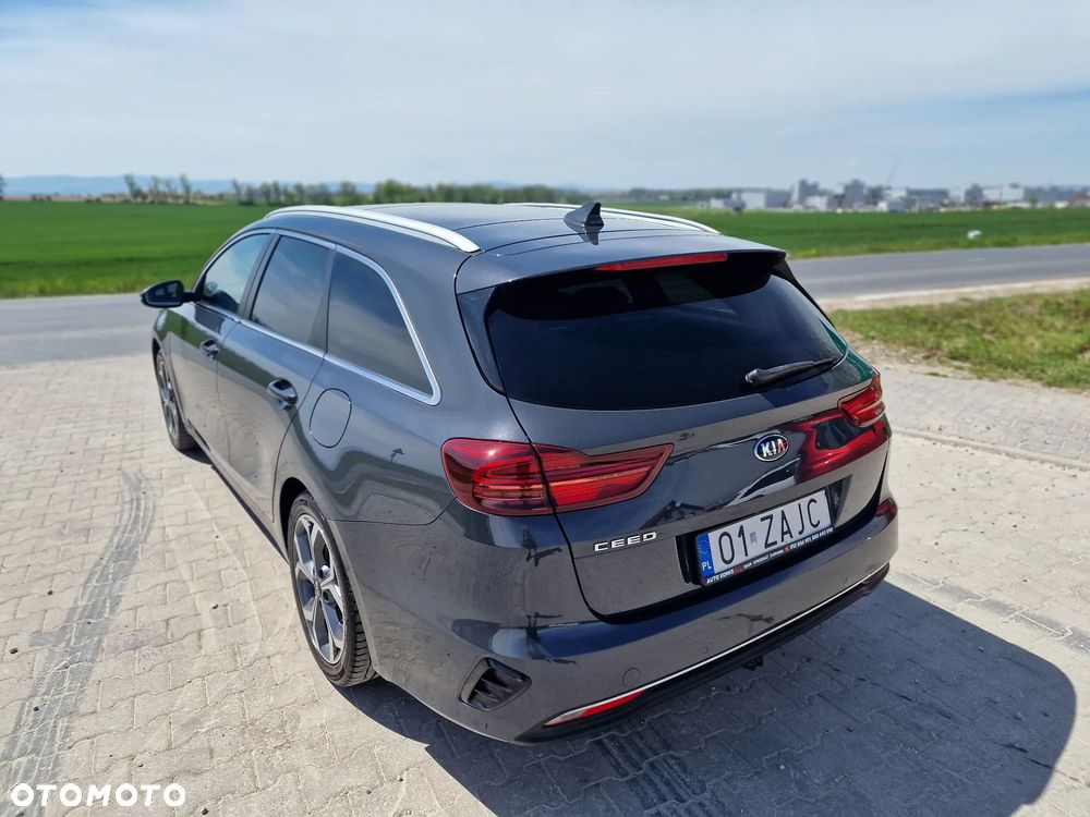 Kia Ceed 1.6 CRDi Eco-Dynamics+ (48V Mild-Hybrid) DCT7 Platinum Edition - 16