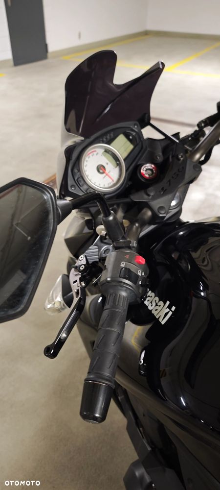 Kawasaki ZR - 14