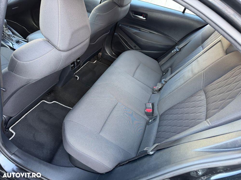 Toyota Corolla 1.8 HSD Business - 11