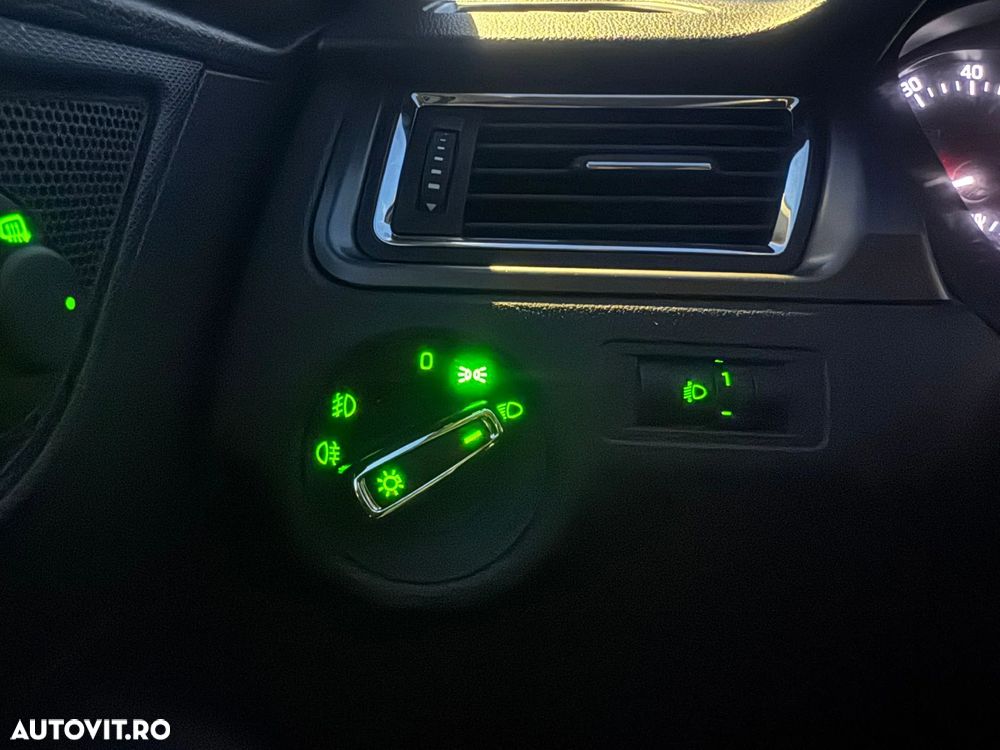 Skoda RAPID 1.2 TSI Style - 8