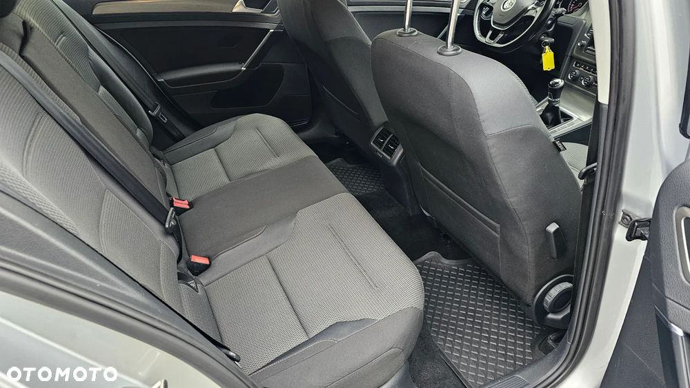 Volkswagen Golf 1.6 TDI BlueMotion Comfortline - 32