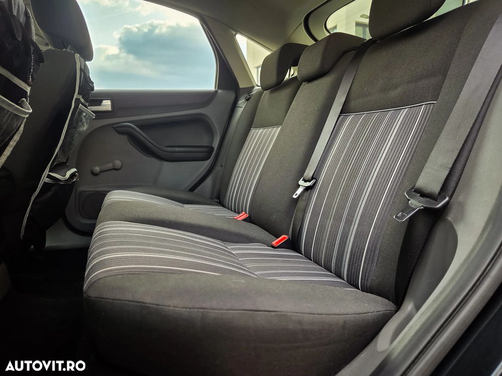 Ford Focus 1.4i Ambiente - 13