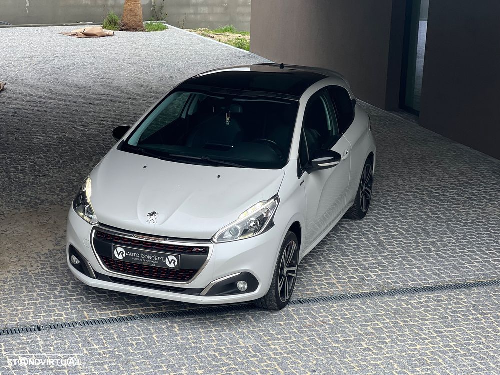 Peugeot 208 - 8