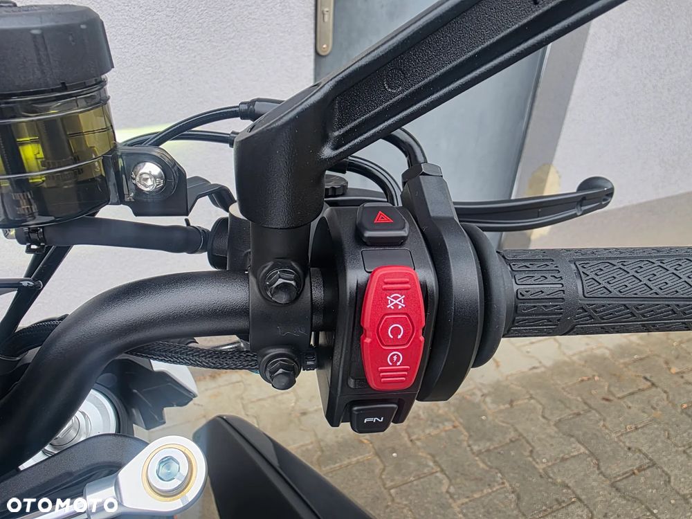 CFMoto 675NK - 17