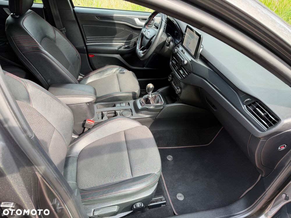 Ford Focus 1.5 EcoBlue Start-Stopp-System ST-LINE - 11