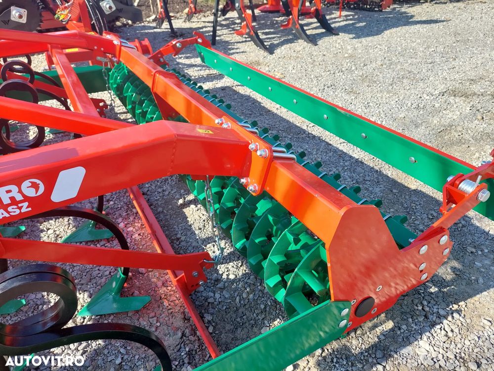 Agro-Masz AUC30 compactor purtat de 3m - 7