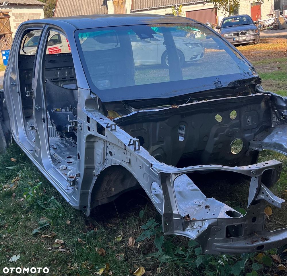 Toyota Hilux 8 2022r. Dach słupek próg ćwiartka kabina paka - 1