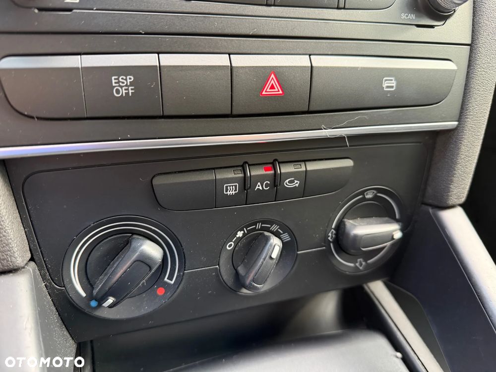 Audi A3 1.6 Ambiente - 19