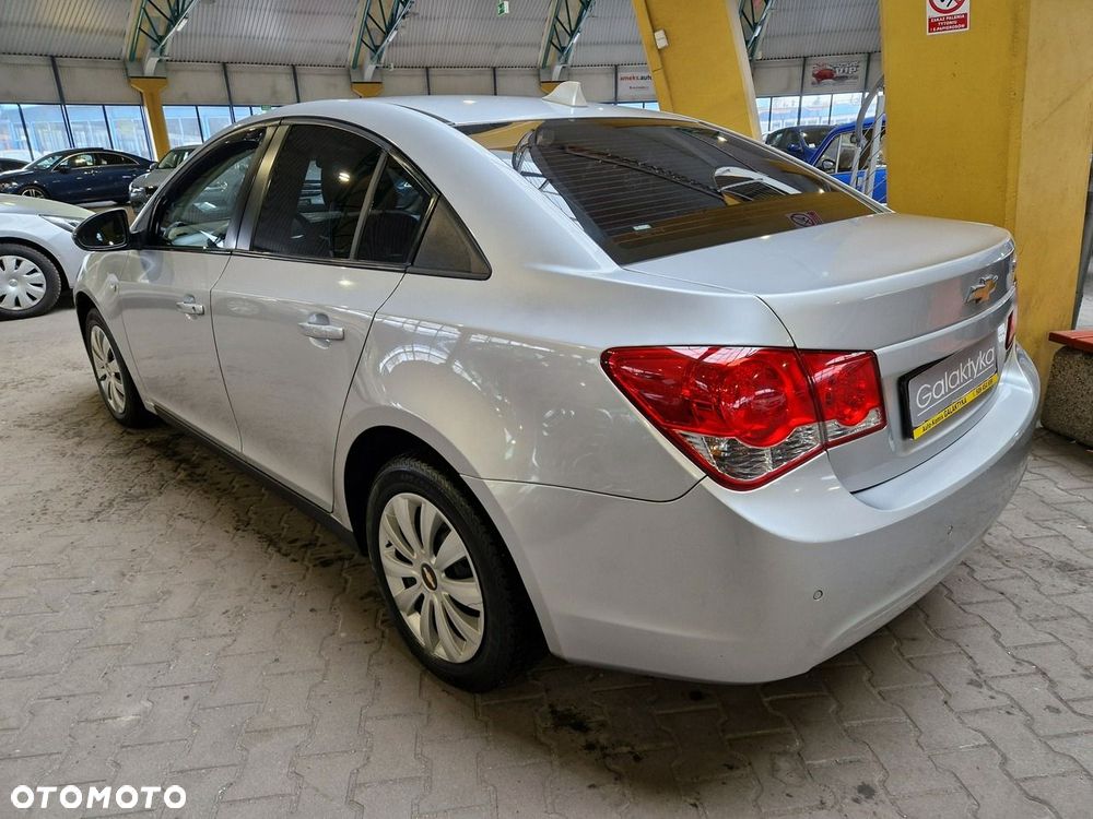 Chevrolet Cruze 1.6 LS - 6