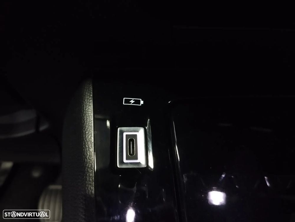Peugeot 2008 1.2 PureTech Allure — fotografia 37