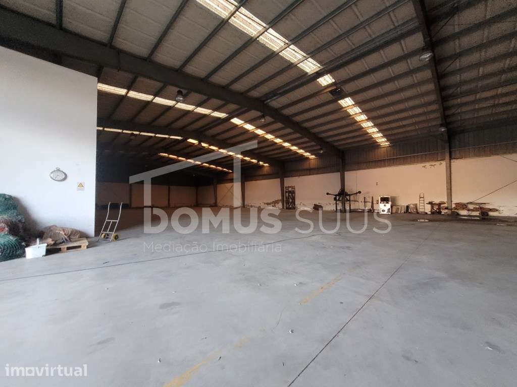 Armazém em zona industrial em São Brás de Alportel - Grande imagem: 2/6