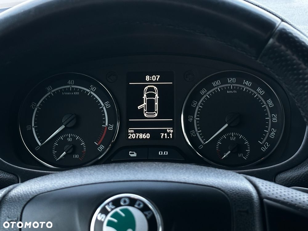 Skoda Fabia 1.4 TSI DSG RS - 16