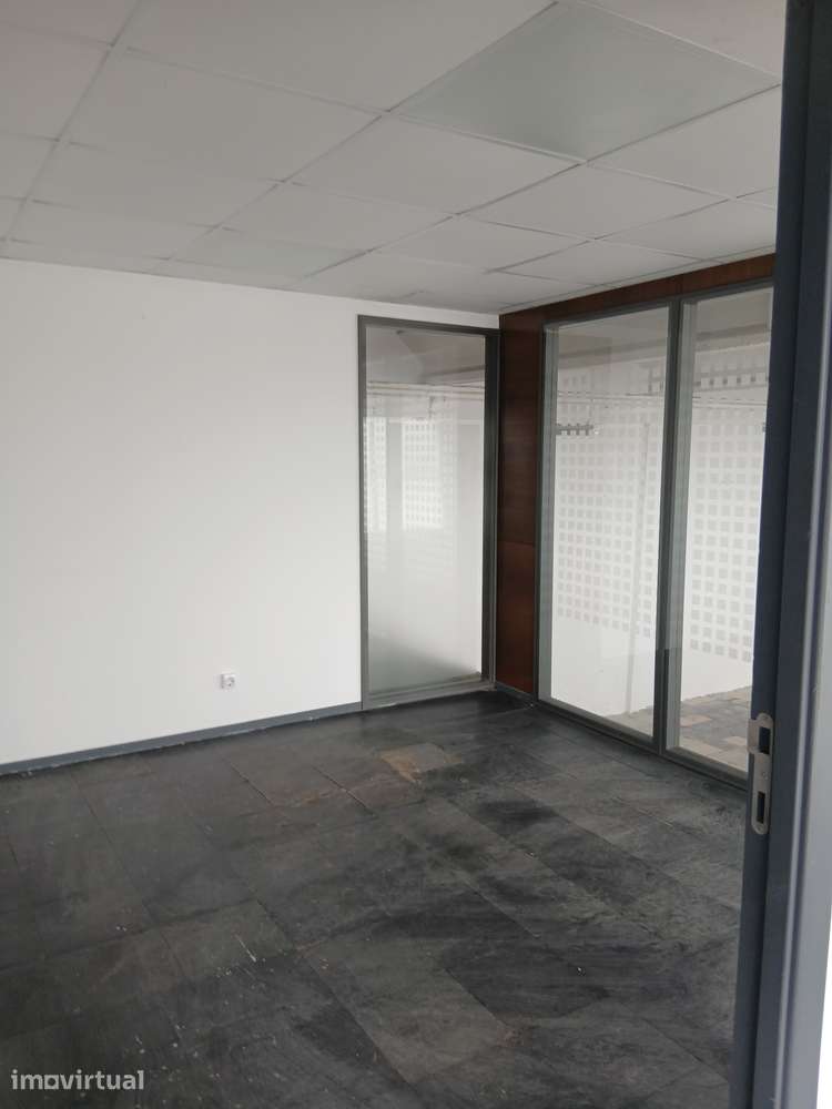 Armazém de 420m² em Camarate, pronto a usar - Grande imagem: 5/7