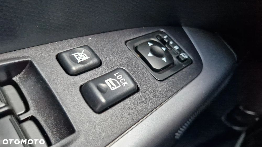 Mitsubishi Outlander 2.0 Intense 2WD - 25