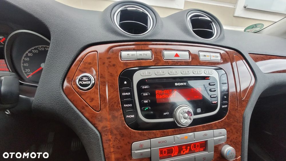Ford Mondeo 2.0 Ghia - 31