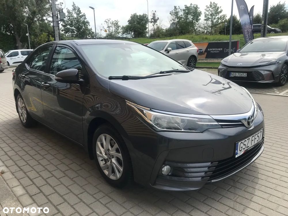 Toyota Corolla 1.6 Classic Plus - 11