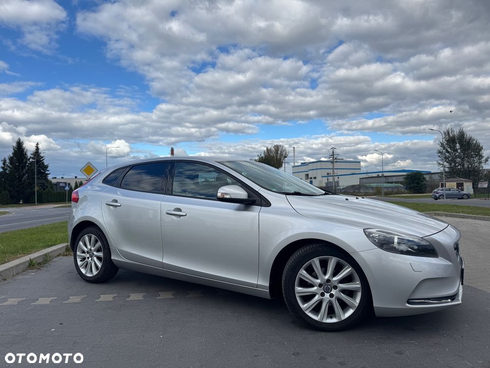 Volvo V40 D2 Momentum - 2