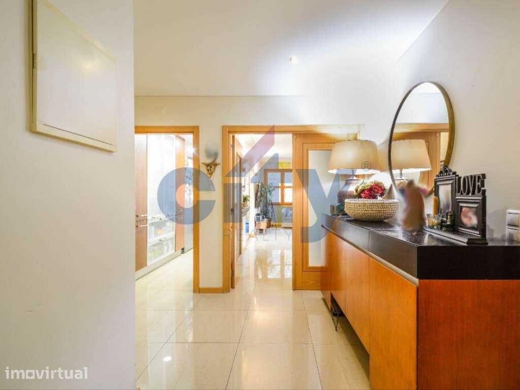 APARTAMENTO T4 DUPLEX DE 248 M2 COM GARAGEM BOX DE 52 M2 - Grande imagem: 3/46