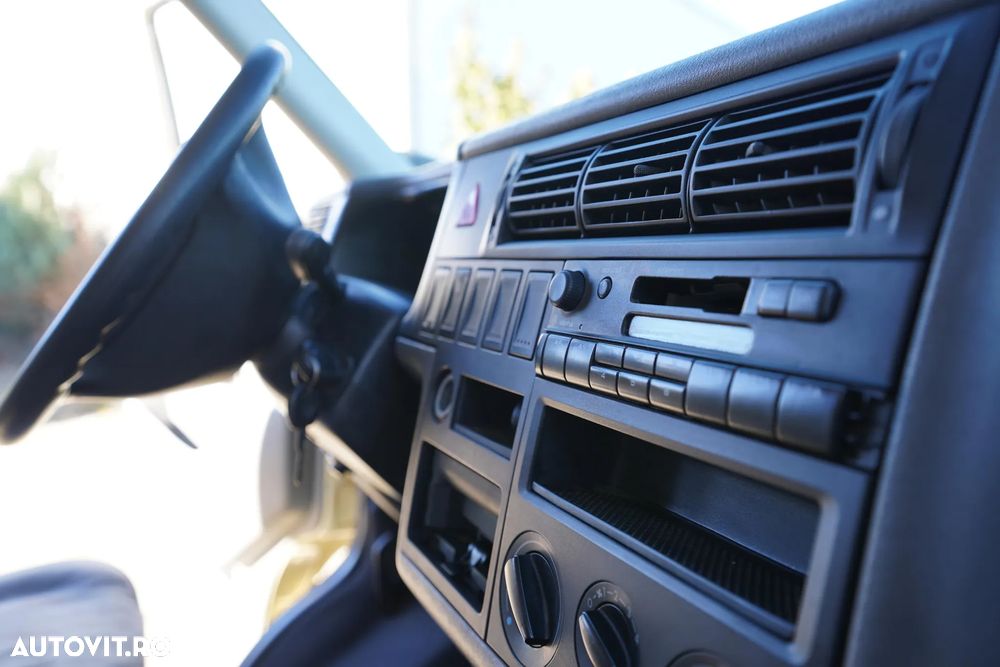 Volkswagen Transporter - 22