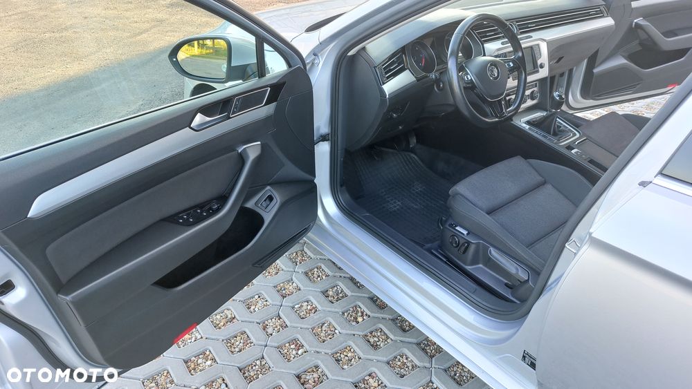 Volkswagen Passat - 29