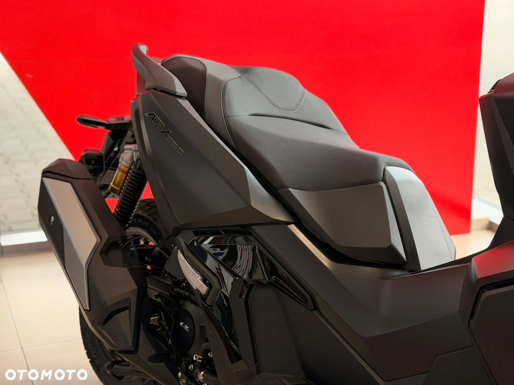 Honda ADV350 - 5