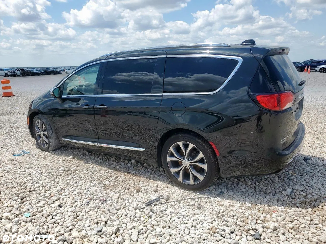 Chrysler Pacifica - 2