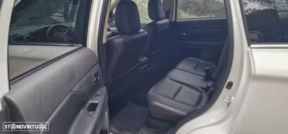 Mitsubishi Outlander 2.2 DI-D Instyle Navi AT 4WD - 22