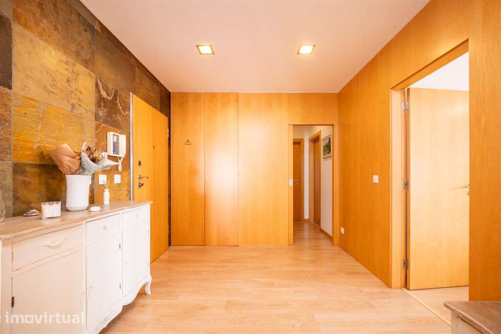 Apartamento T3 com garagem em zona da Quinta da Portela - Grande imagem: 4/20