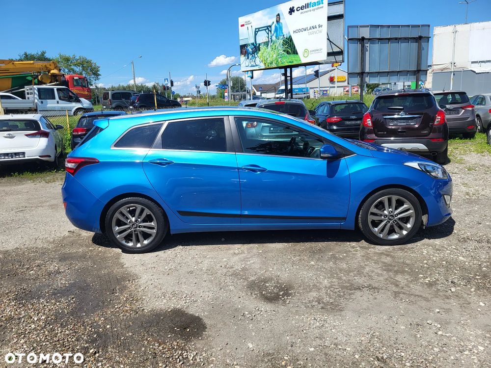 Hyundai i30 Kombi 1.6 GDi DCT Premium - 4